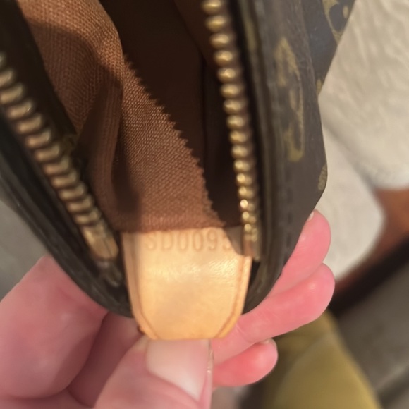 Authentic Louis Vuitton Piano Canvas Bag, Bought off Poshmark and reselling it! - Picture 3 of 9